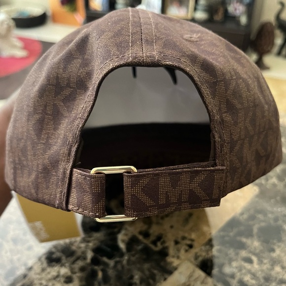 🔥BRAND NEW🔥 MICHAEL Michael Kors Jacquard Signature Logo Unisex Cap - Brown - Picture 7 of 8